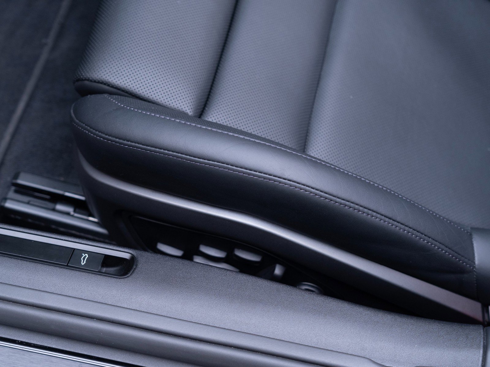 Certified 2025 Porsche 911 Carrera 4 GTS image 16