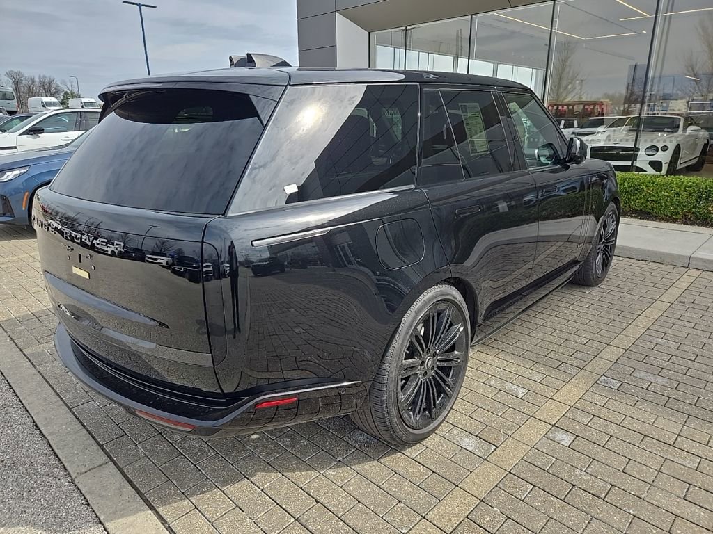 Used 2025 Land Rover Range Rover Autobiography image 5