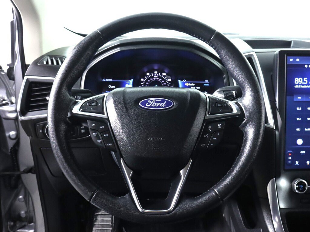 Used 2022 Ford Edge Titanium image 11