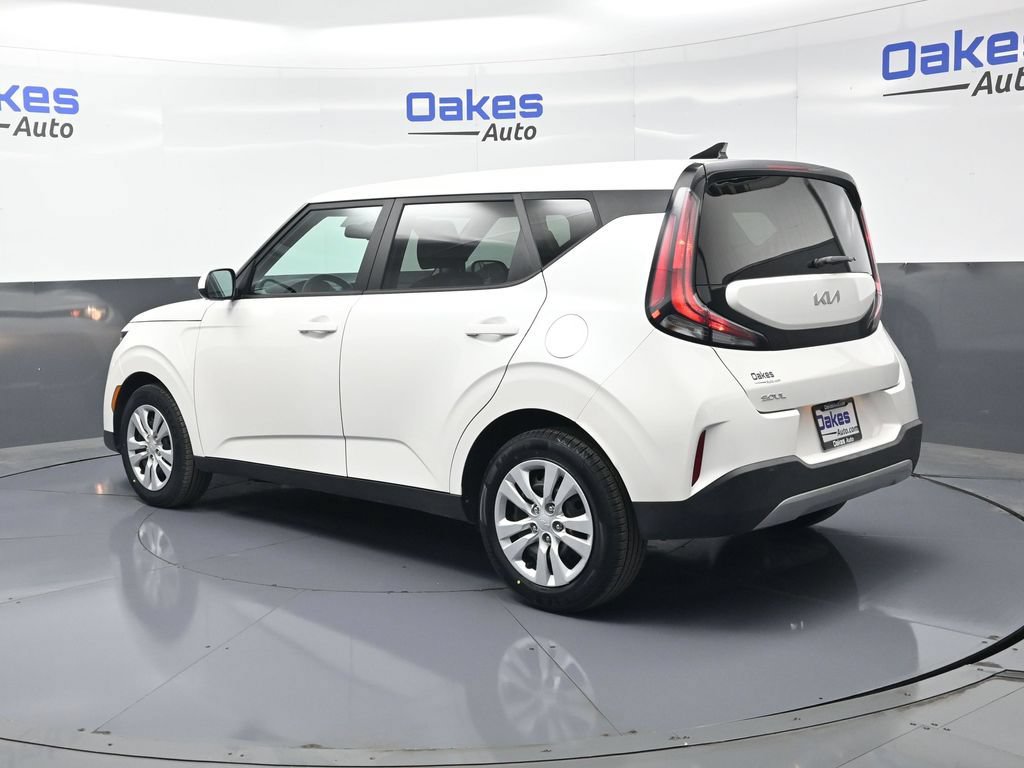 Used 2023 Kia Soul LX FWD image 5