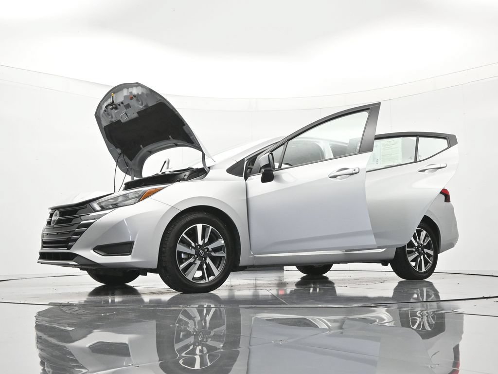Used 2025 Nissan Versa SV FWD image 48
