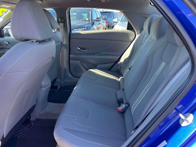 Used 2023 Hyundai Elantra SEL w/ Convenience Package FWD image 12