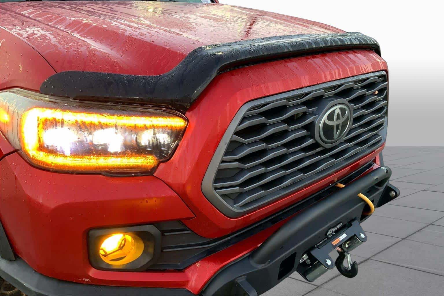 Used 2022 Toyota Tacoma TRD Off-Road w/ Technology Package AWD/4WD image 28