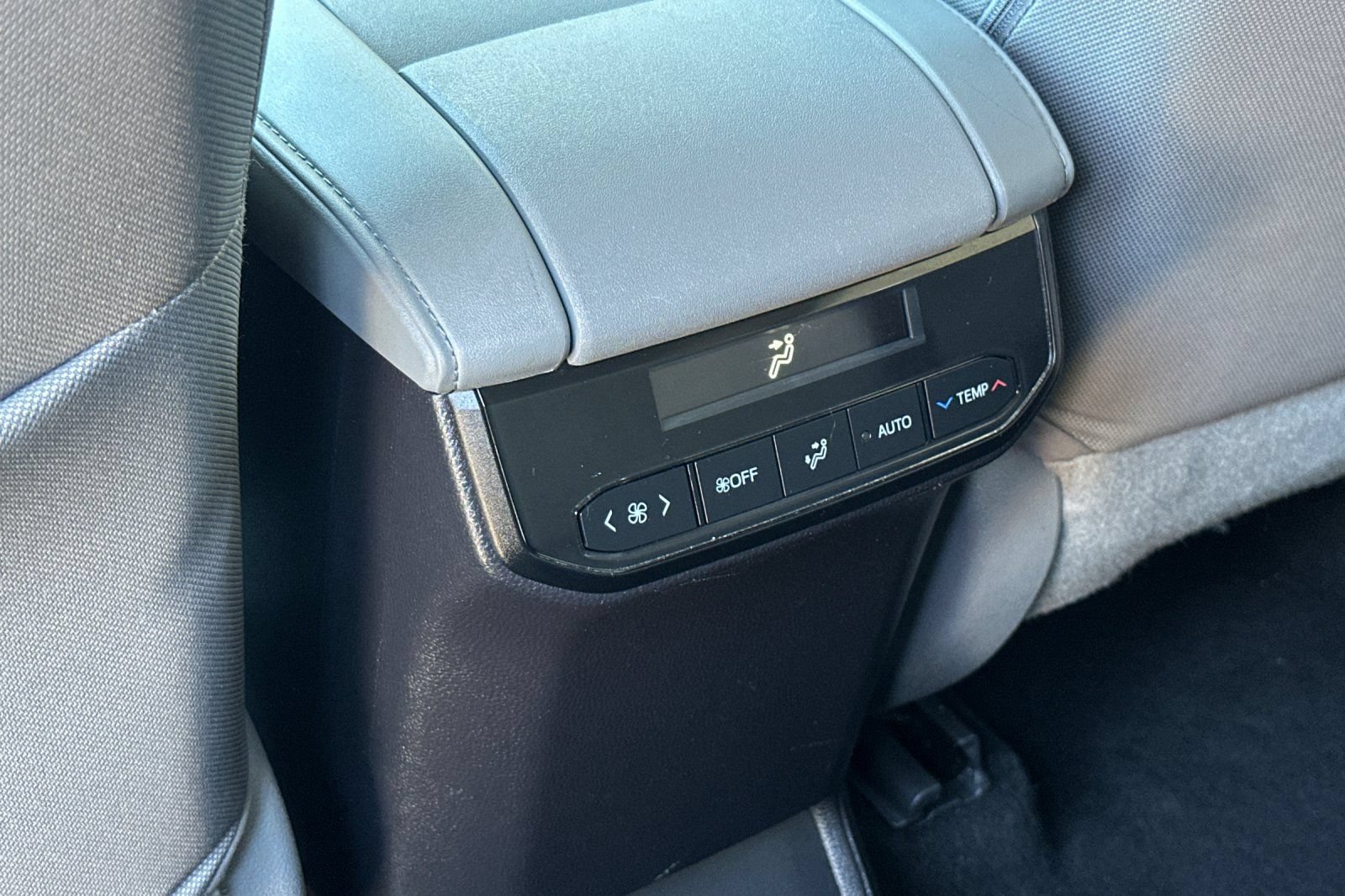 Used 2021 Toyota Highlander LE AWD/4WD image 45