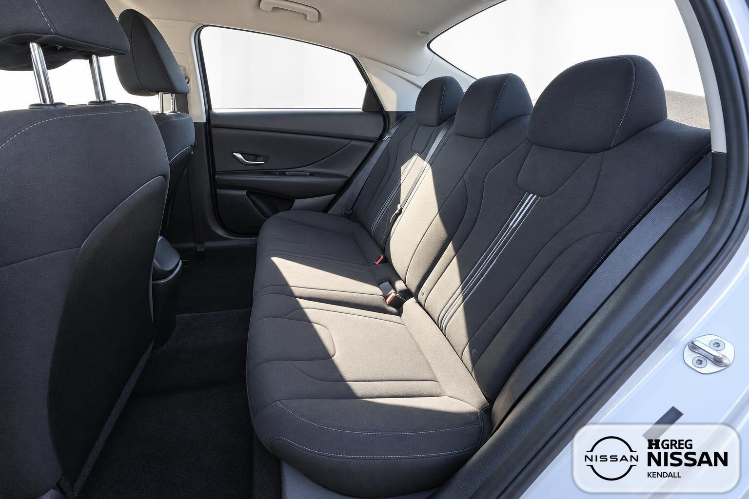 Used 2023 Hyundai Elantra SEL w/ Preferred Accessory Package FWD image 9