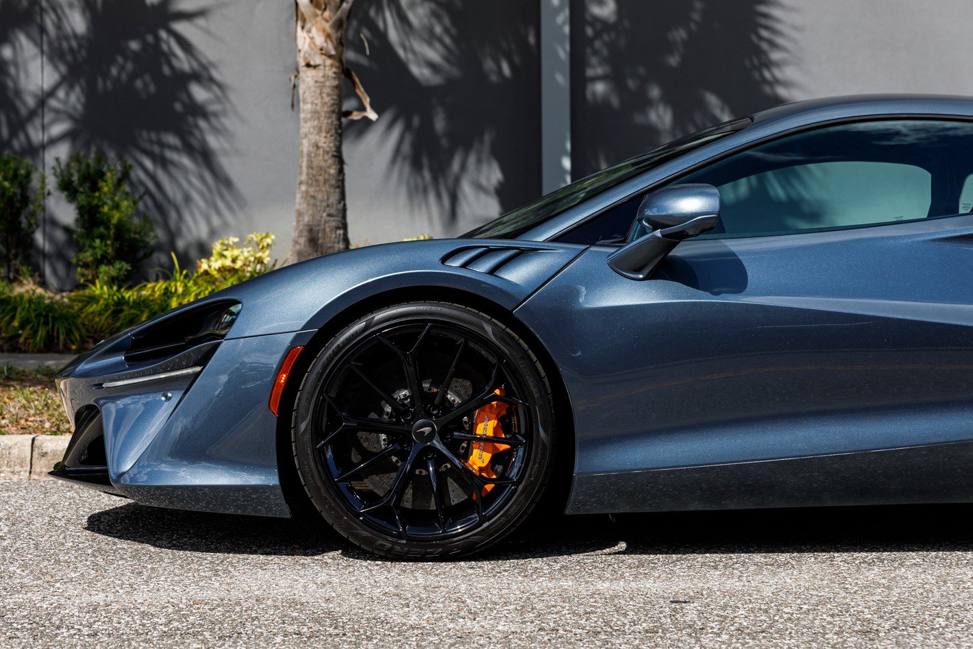 Used 2026 McLaren Artura RWD image 25