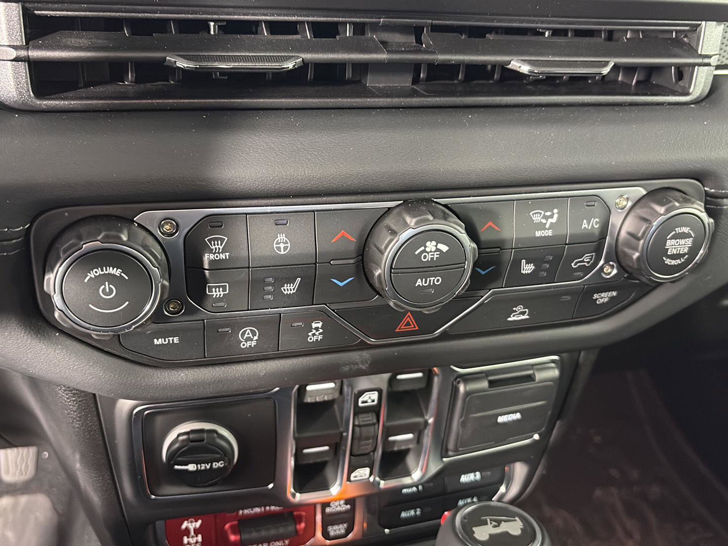 Used 2026 Jeep Wrangler Unlimited Rubicon w/ Steel Bumper Group image 35