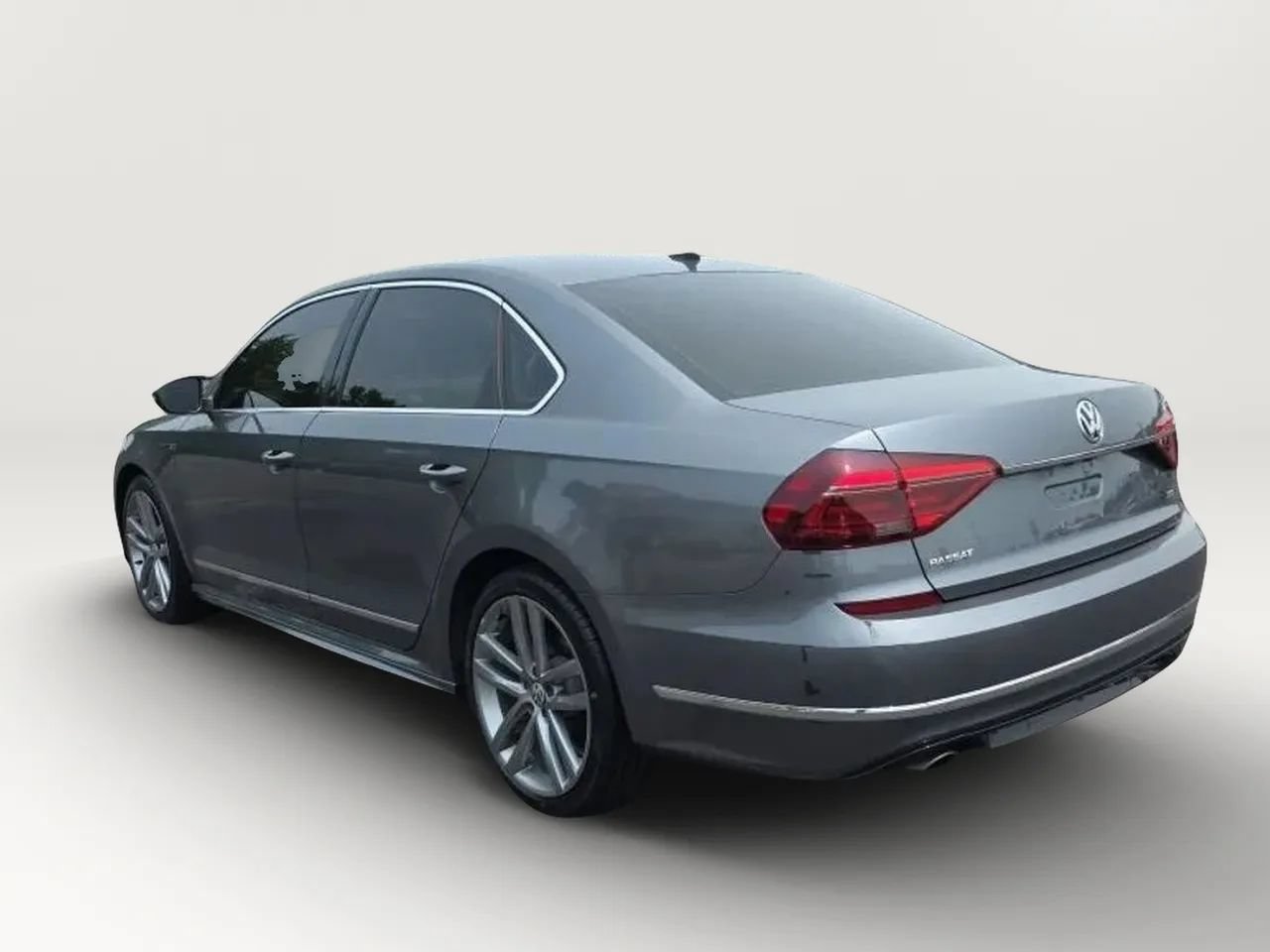Used 2017 Volkswagen Passat 1.8T R-Line FWD image 6