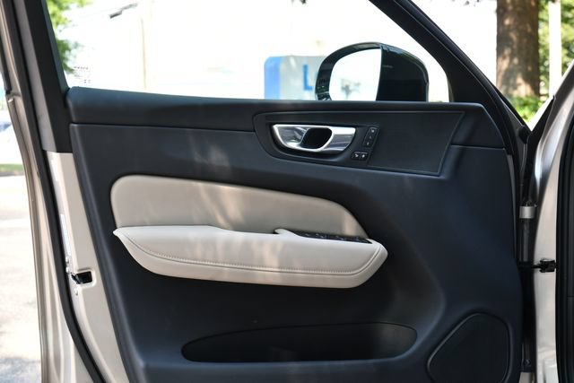 Used 2026 Volvo XC60 B5 Plus AWD/4WD image 13