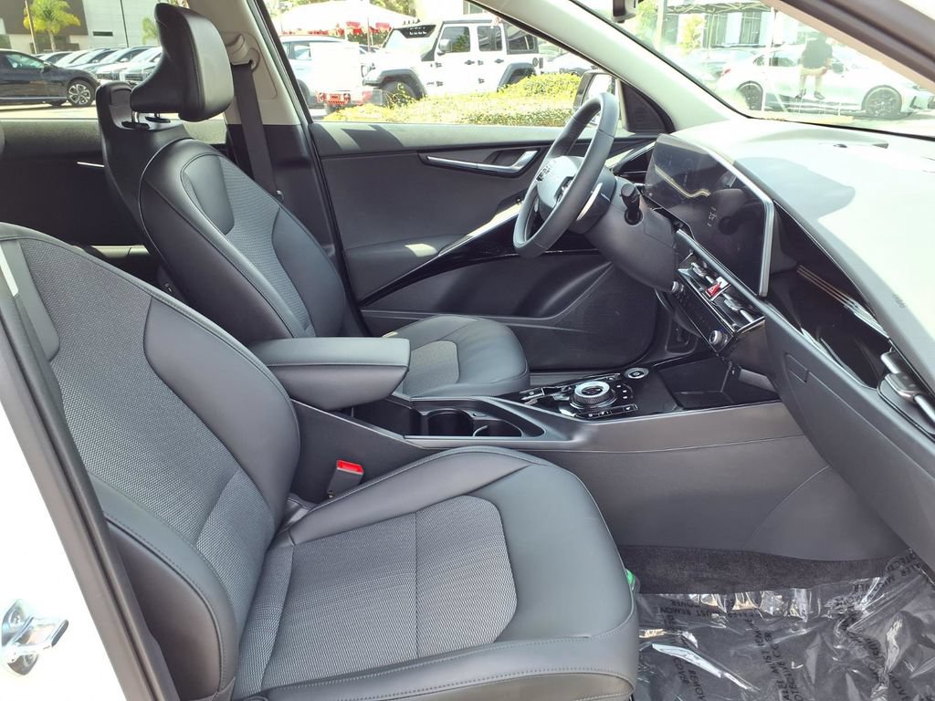 Certified 2024 Kia Niro Wind FWD image 7