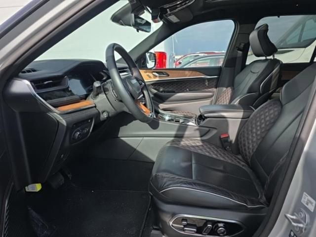 Used 2022 Jeep Grand Cherokee Summit AWD/4WD image 4