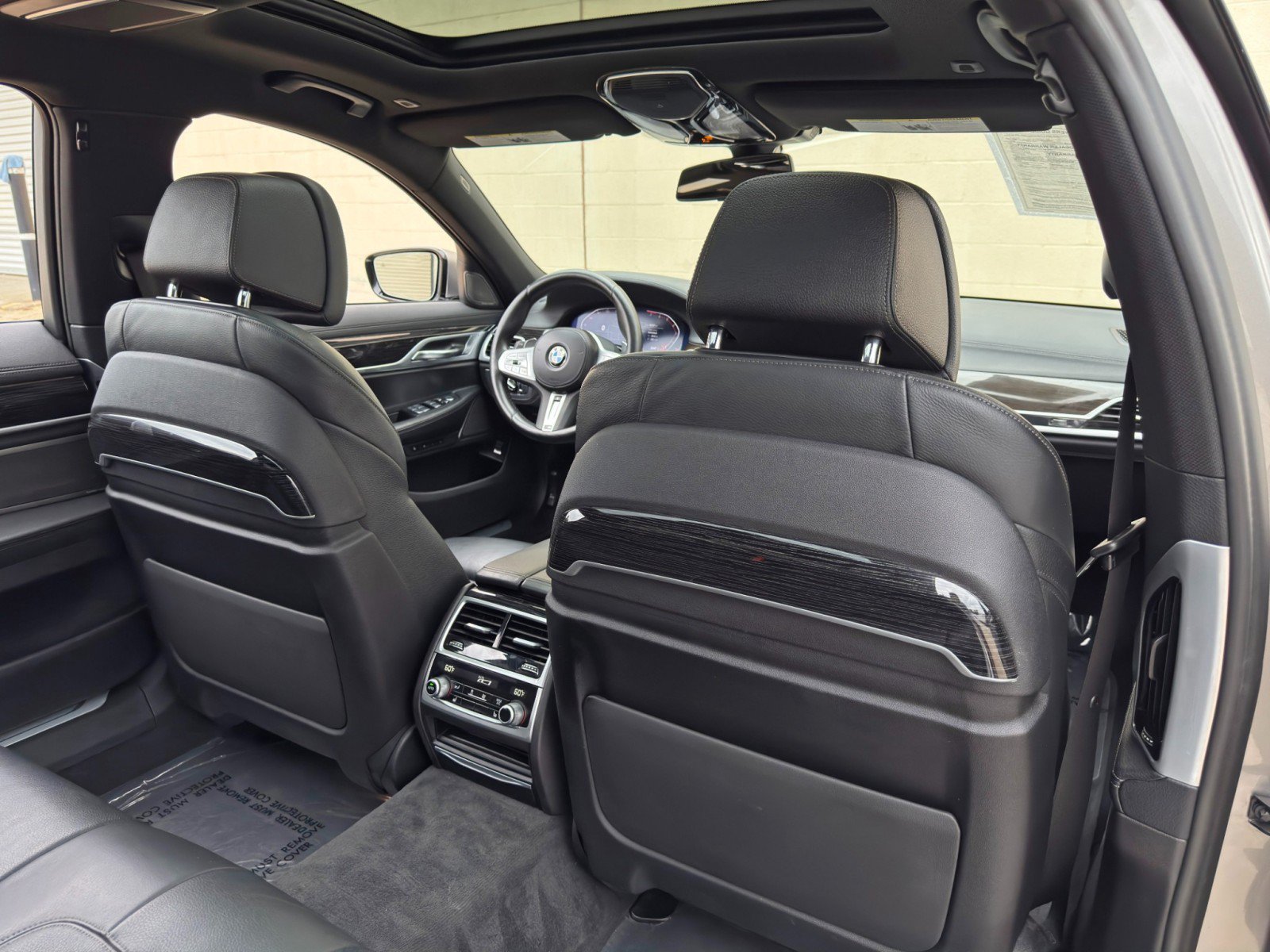 Used 2022 BMW 740i w/ M Sport Package RWD image 42