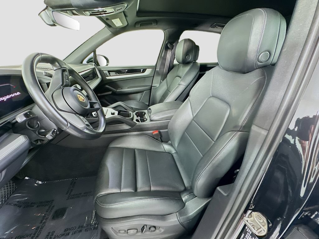 Certified 2024 Porsche Cayenne AWD/4WD image 5