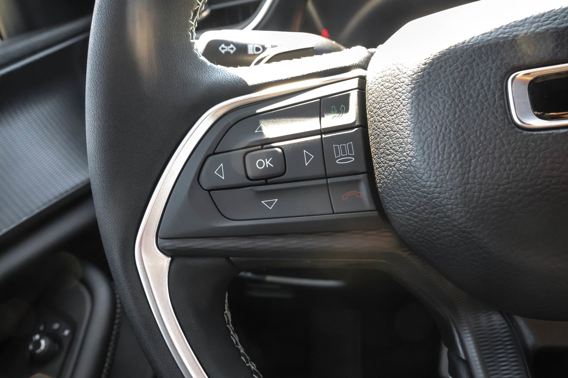 New 2025 Jeep Grand Cherokee Altitude image 24