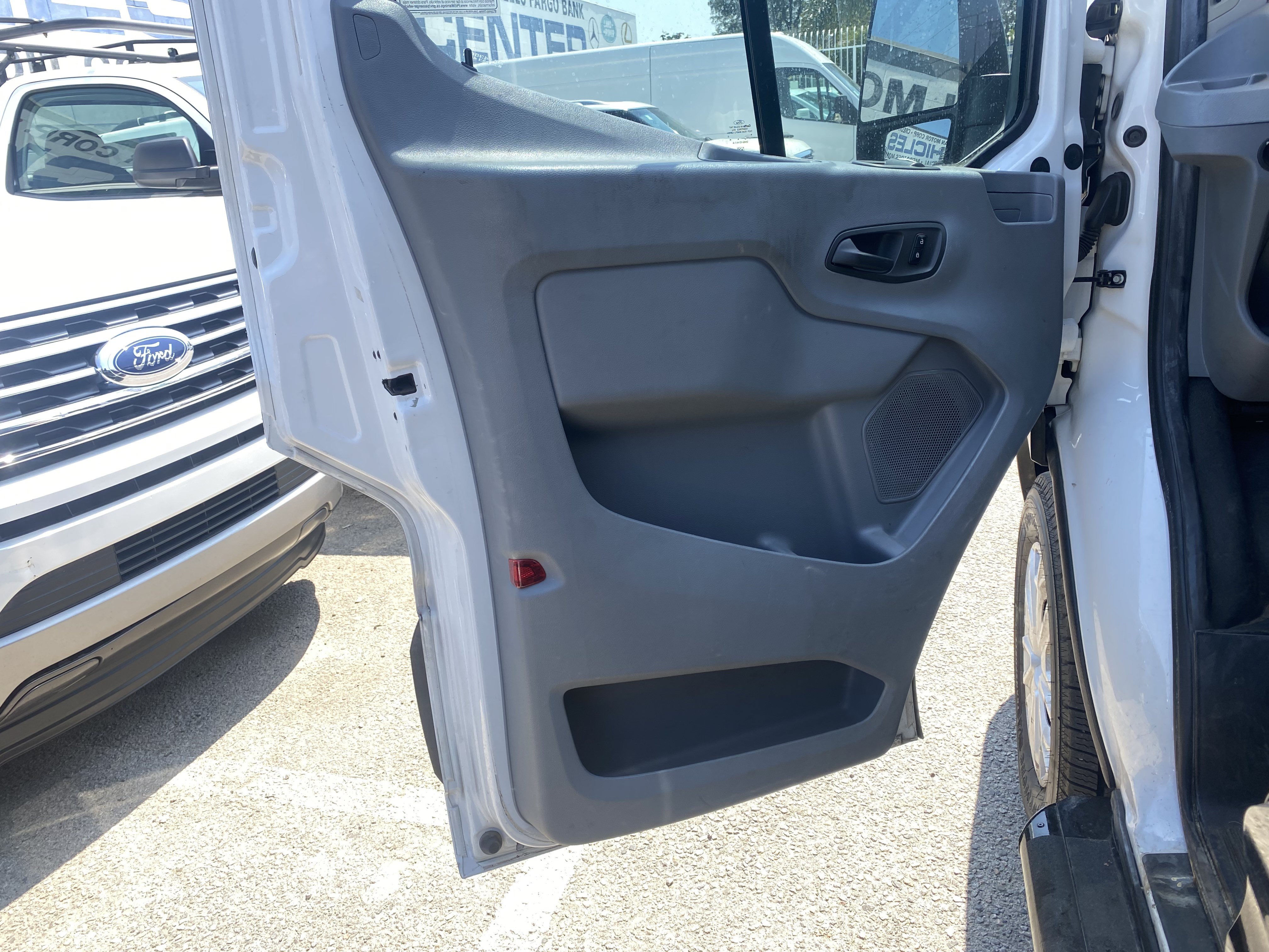 Used 2018 Ford Transit 250 130 Low Roof w/ Exterior Upgrade Package RWD image 14