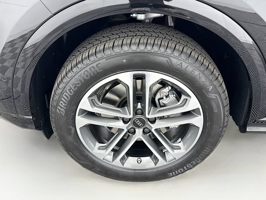 Used 2025 Audi Q5 Premium AWD/4WD image 31