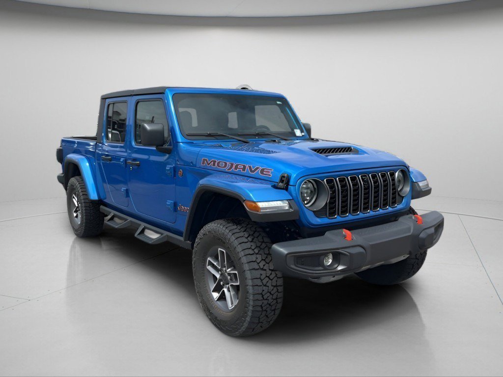 Used 2025 Jeep Gladiator Mojave w/ Convenience Group AWD/4WD image 2