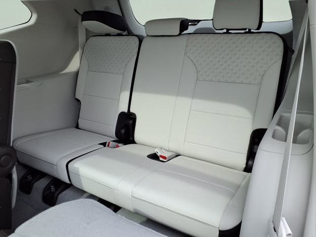 New 2026 GMC Acadia Denali w/ Super Cruise Package image 28