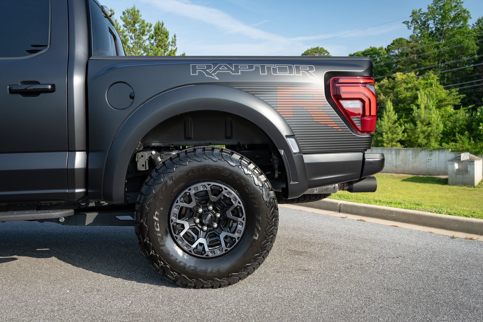 Used 2025 Ford F150 Raptor w/ Equipment Group 803A Raptor R AWD/4WD image 18