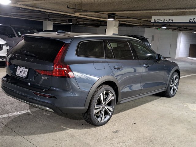 New 2026 Volvo V60 B5 Cross Country Plus w/ Climate Package AWD/4WD image 3