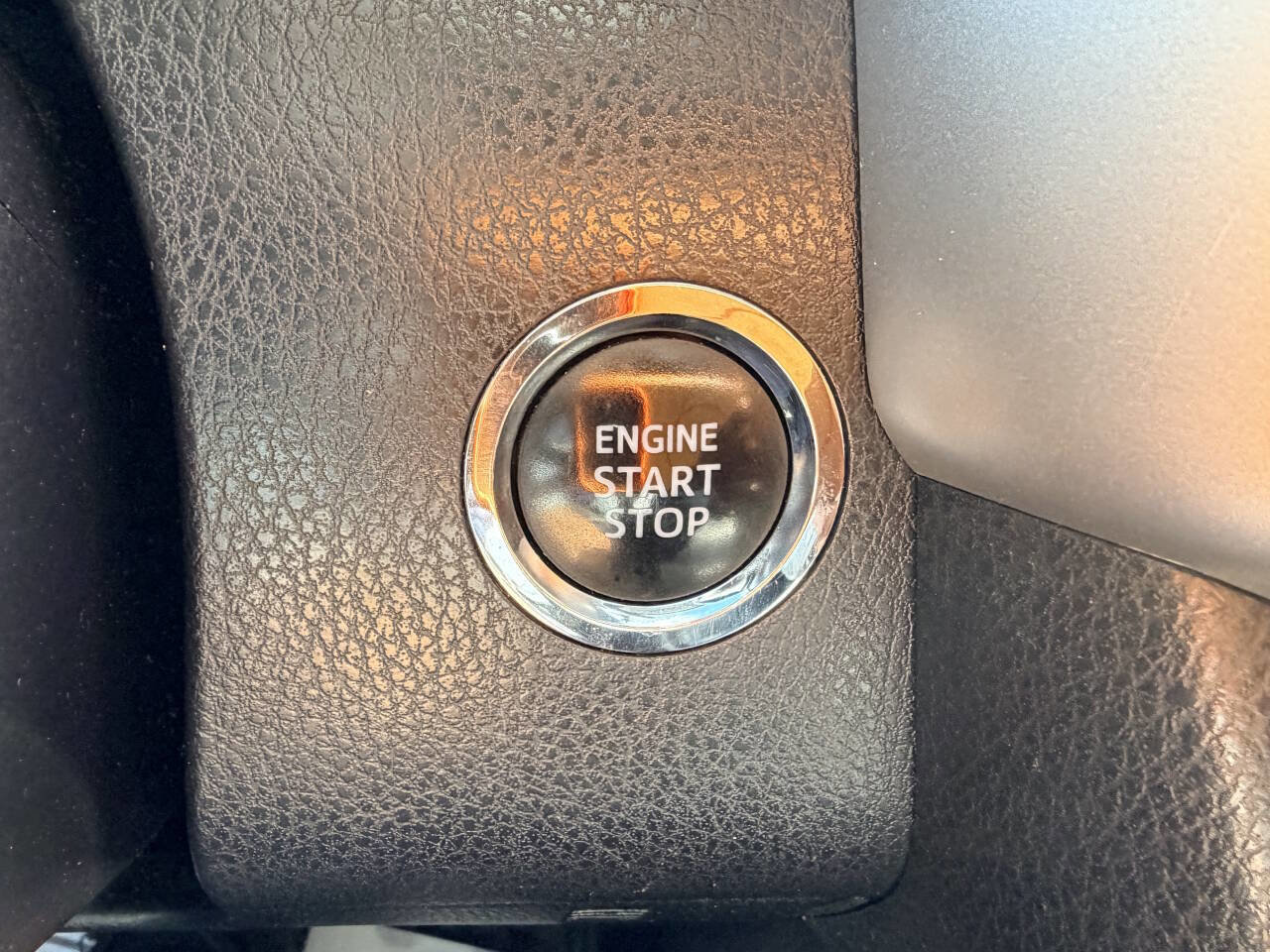 Used 2014 Toyota Highlander Limited image 9