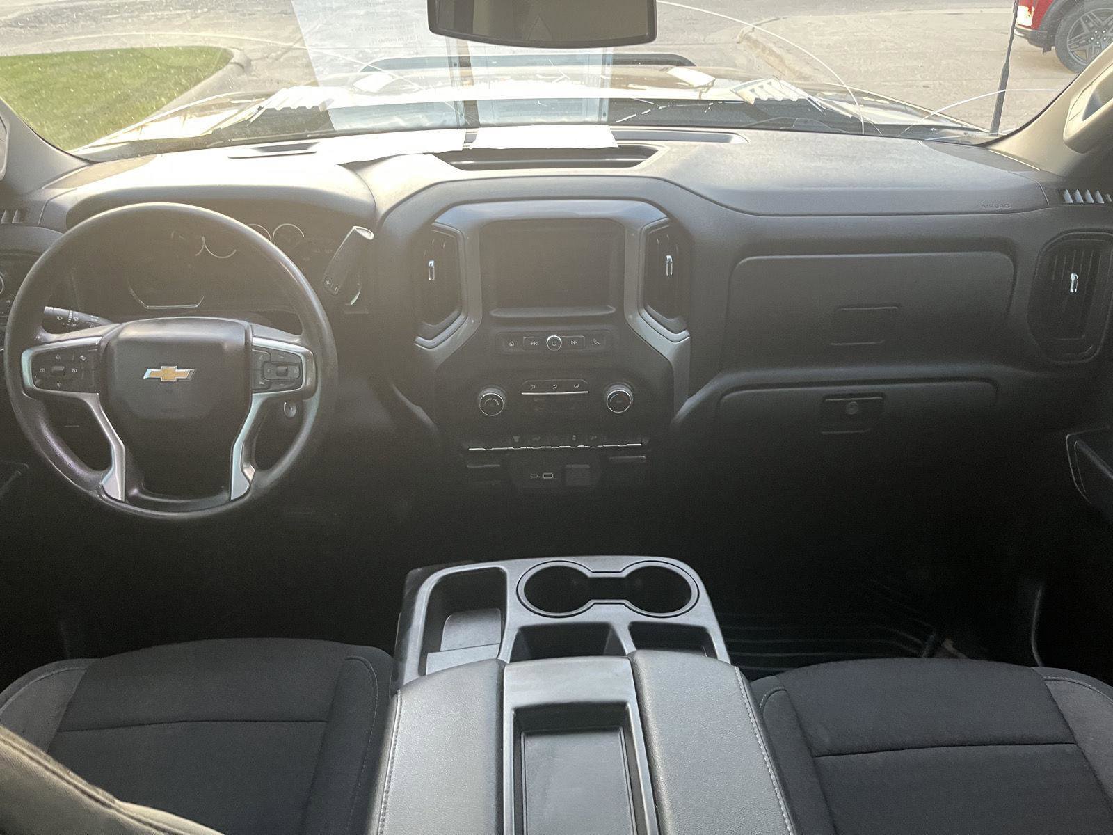 Used 2022 Chevrolet Silverado 2500 Custom w/ Custom Value Package image 10