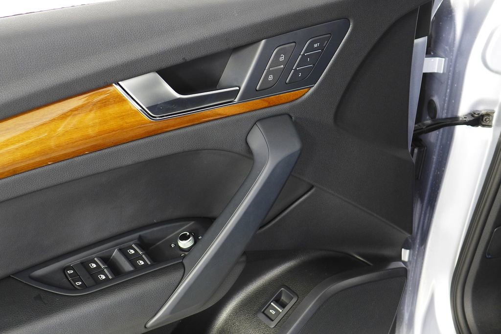 Used 2023 Audi Q5 2.0T Premium w/ Convenience Package image 12