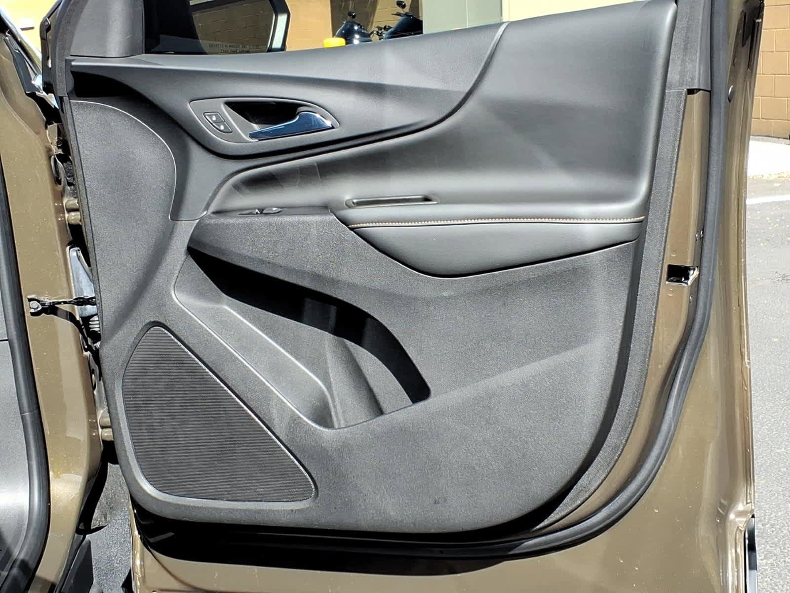 Used 2024 Chevrolet Equinox Premier image 23