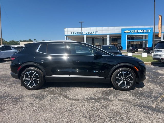 New 2026 Chevrolet Equinox EV LT image 2