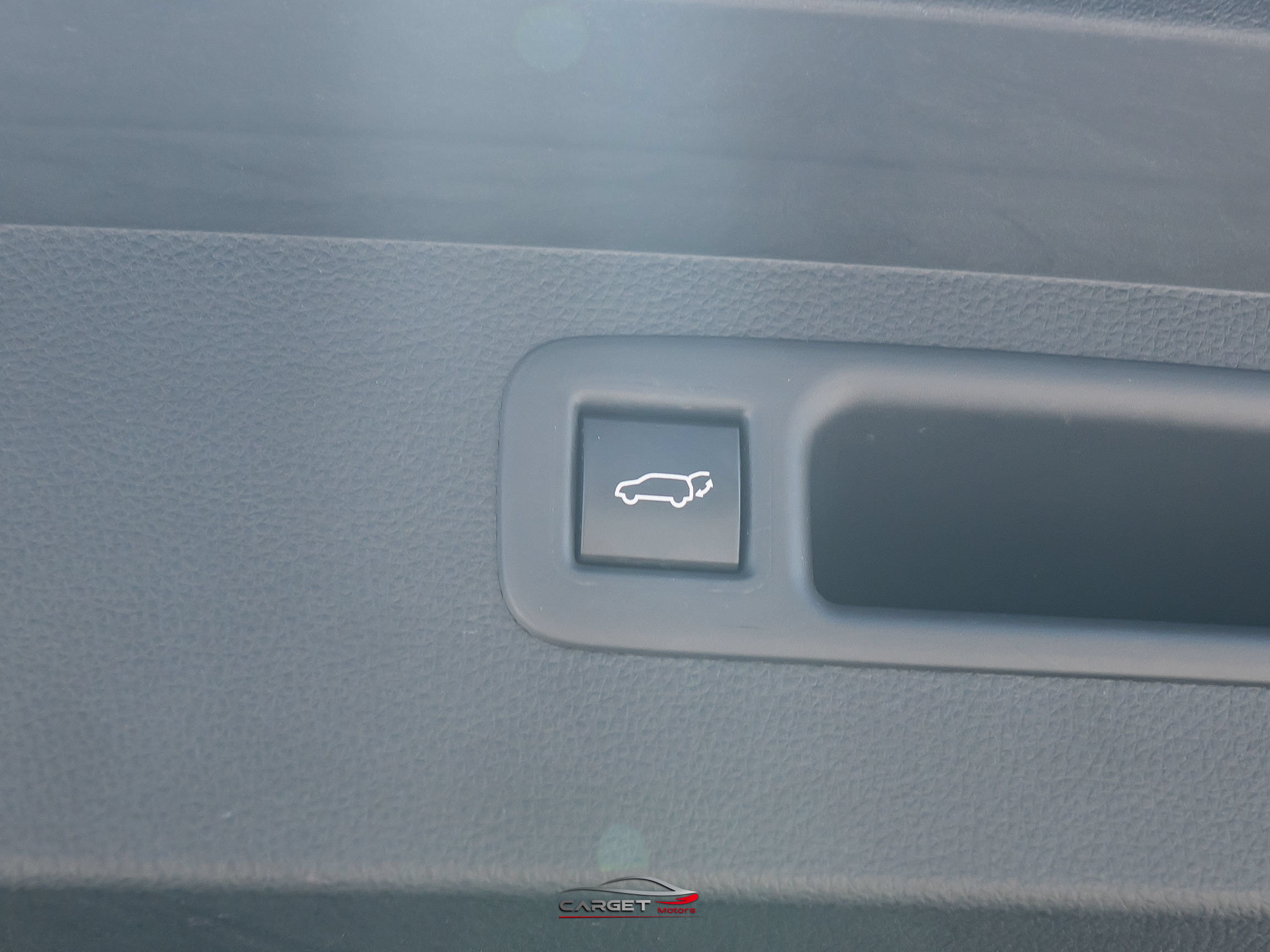 Used 2021 Toyota Highlander XLE AWD/4WD image 47