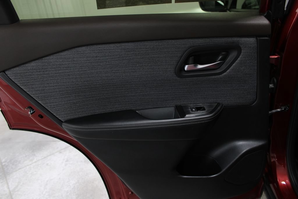 Used 2023 Nissan Rogue SV AWD/4WD image 21