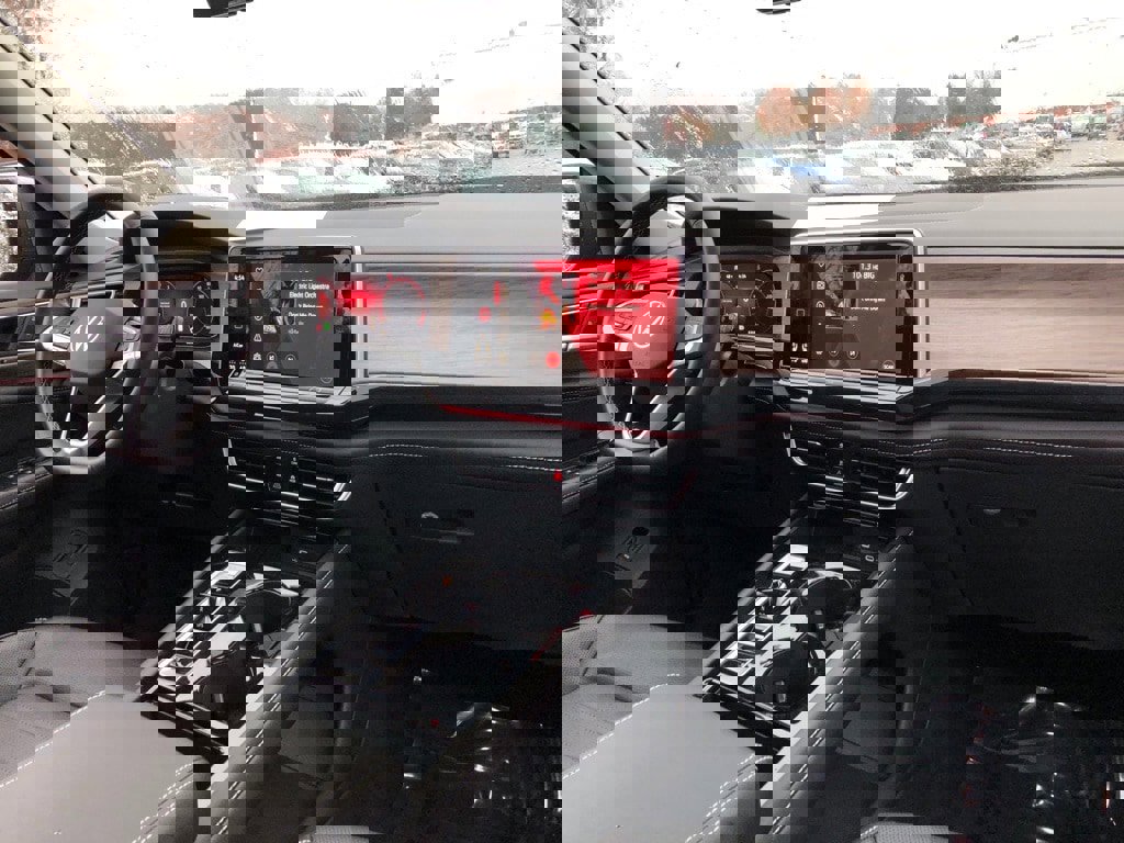 Used 2025 Volkswagen Atlas SEL image 18