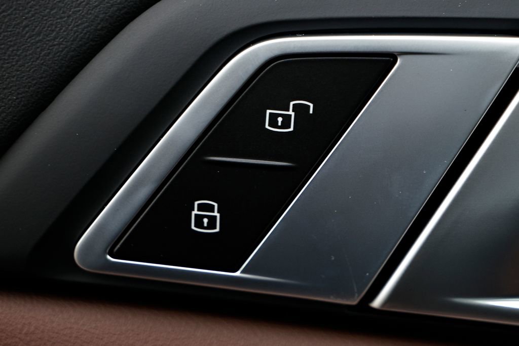 New 2026 BMW X5 xDrive50e w/ M Sport Package image 26