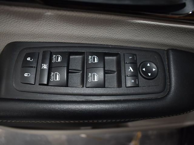 Used 2023 Chrysler Pacifica Limited image 13