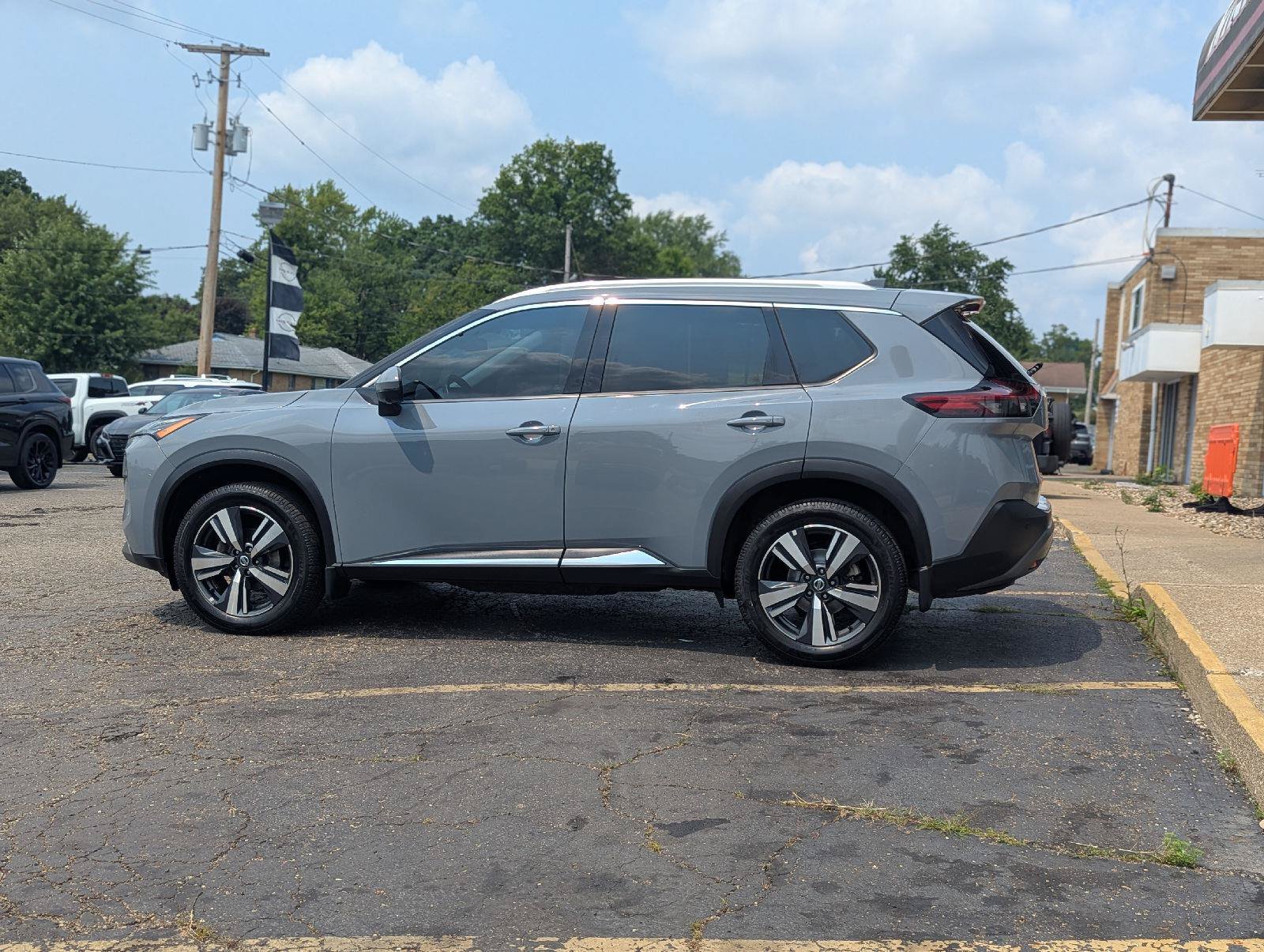 Used 2021 Nissan Rogue SL AWD/4WD image 11