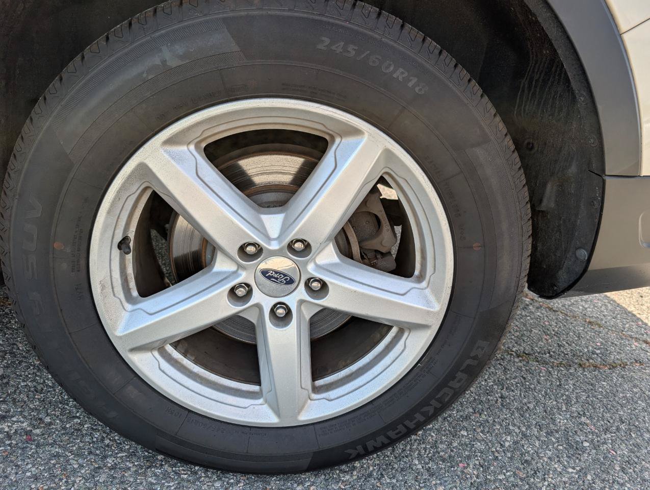 Used 2018 Ford Explorer XLT FWD image 3
