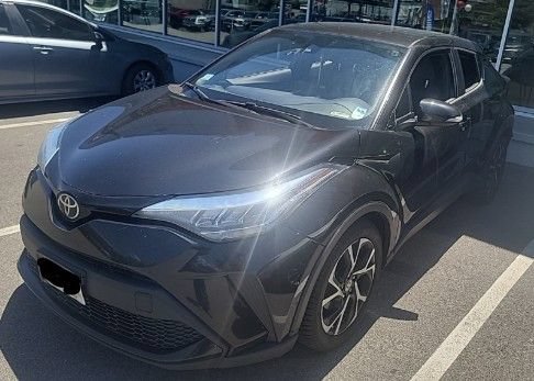 Used 2020 Toyota C-HR XLE FWD image 2