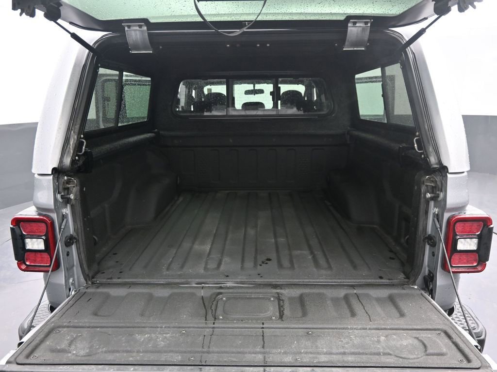 Used 2021 Jeep Gladiator Sport image 28