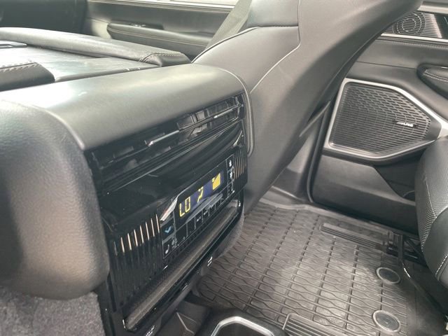 Used 2025 Jeep Wagoneer Series II AWD/4WD image 13