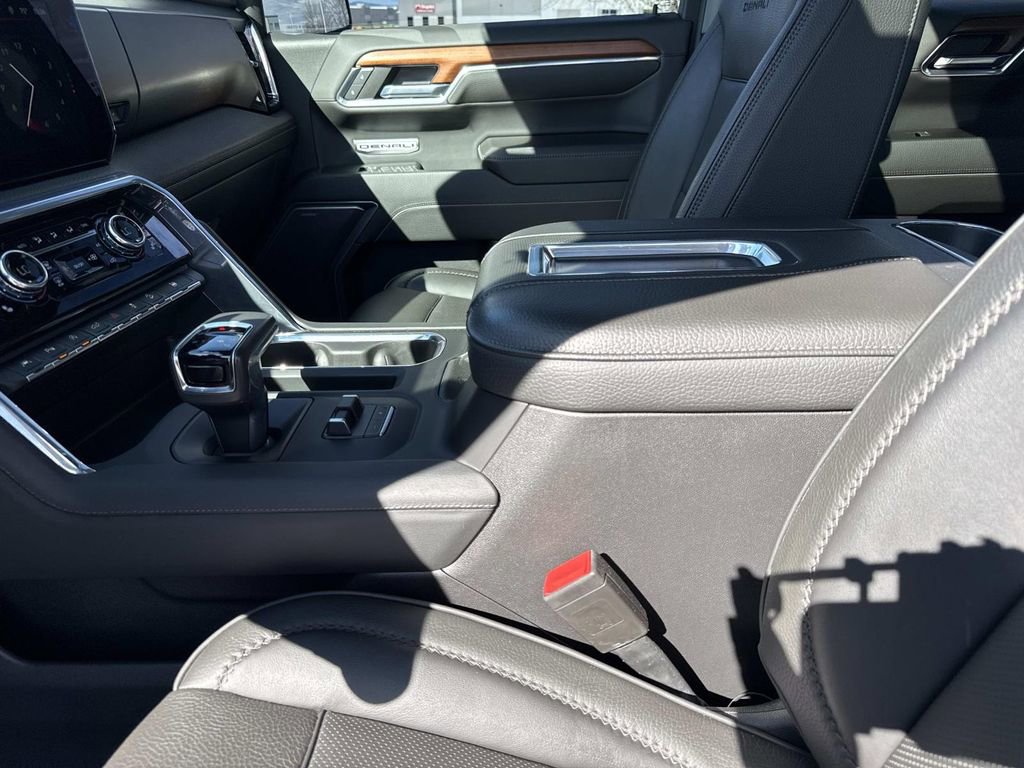 Used 2022 GMC Sierra 1500 Denali w/ Denali Reserve Package AWD/4WD image 15