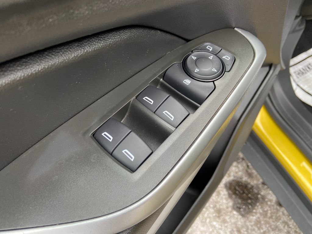 Used 2024 Chevrolet Trax RS w/ Sunroof Package image 14