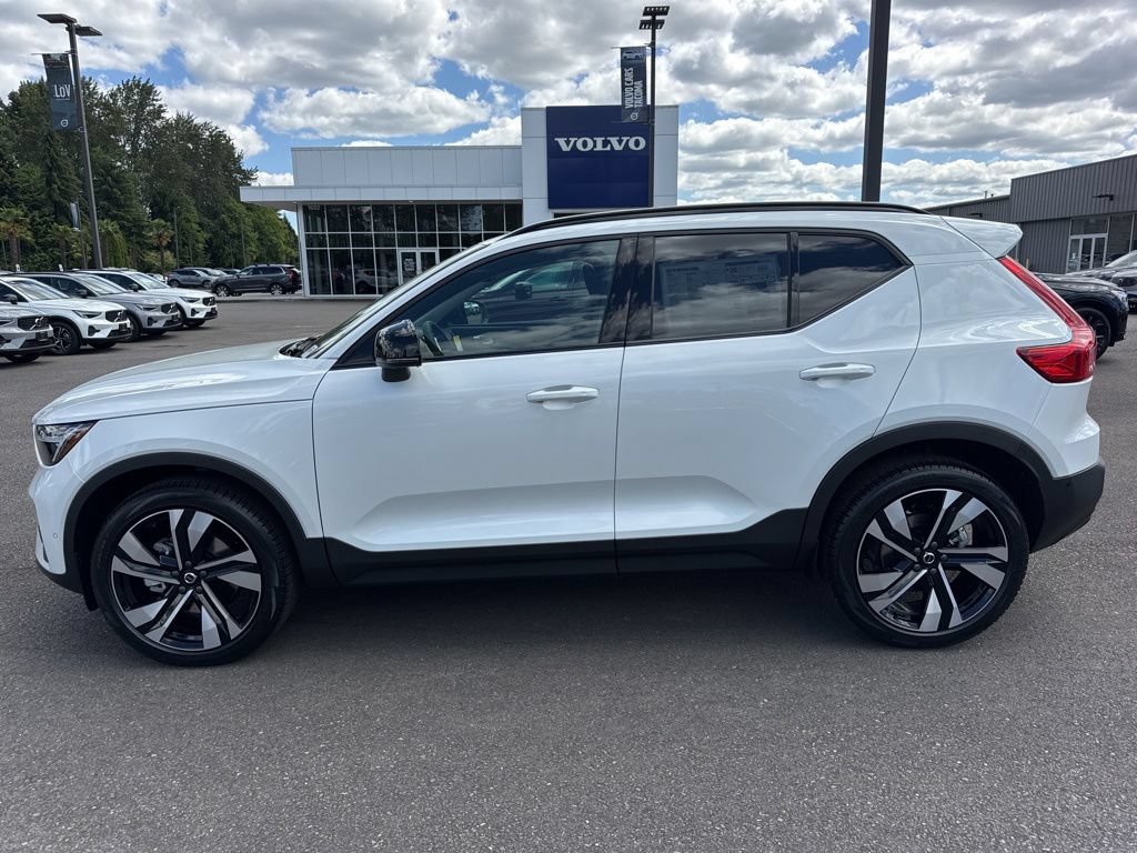 New 2026 Volvo XC40 B5 Plus w/ Climate Package AWD/4WD image 2
