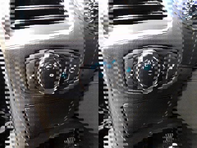 Used 2024 Ford Edge SE w/ Black Appearance Package image 19