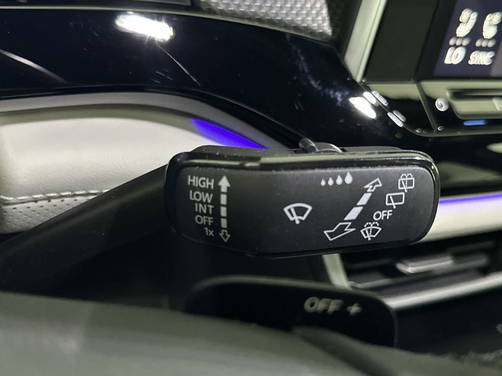 Used 2024 Volkswagen Atlas Cross Sport SEL Premium R-Line image 24