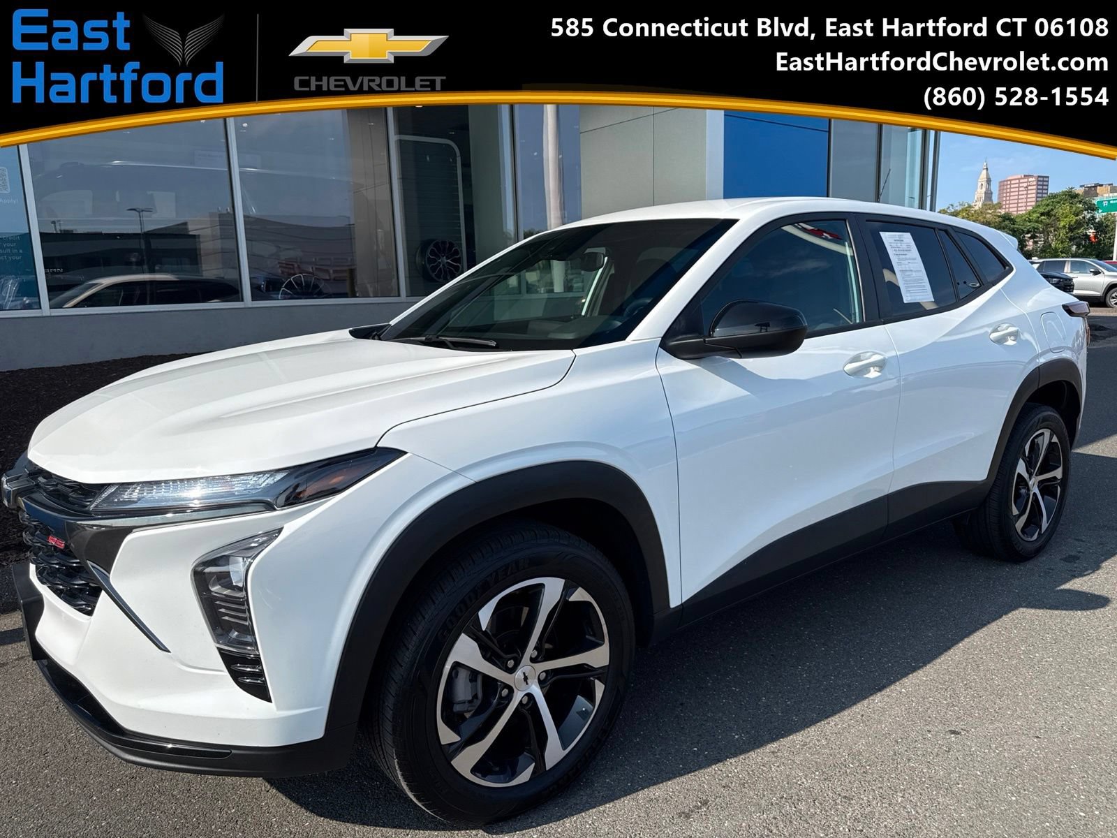 Used 2024 Chevrolet Trax RS FWD image 1