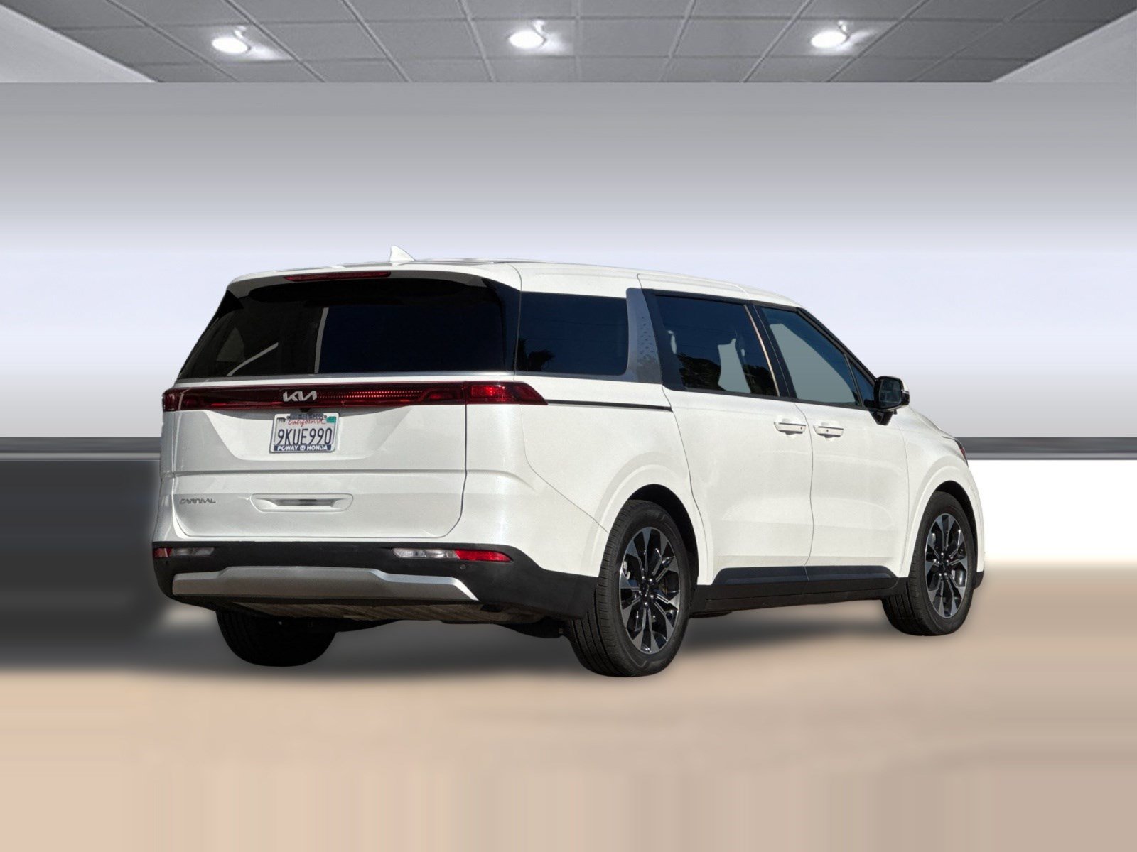 Used 2024 Kia Carnival EX FWD image 9