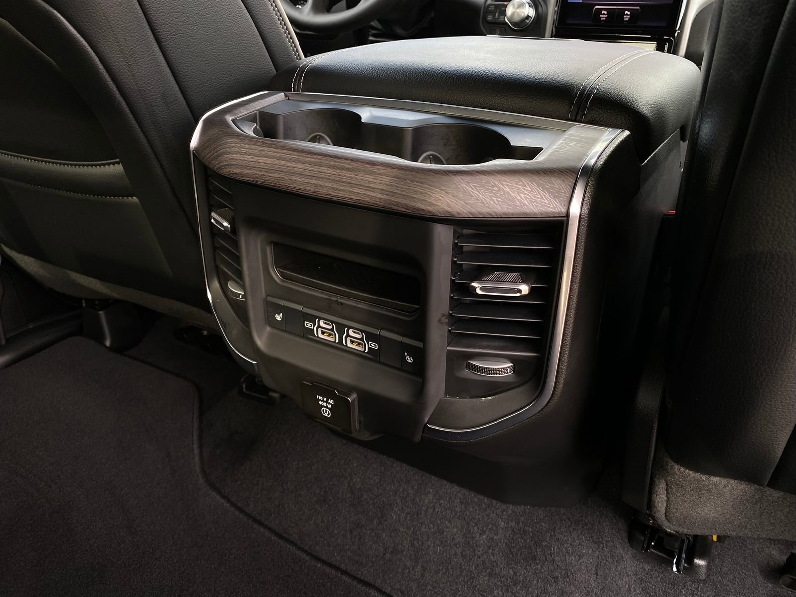 Used 2025 RAM 1500 Laramie w/ Night Edition image 34