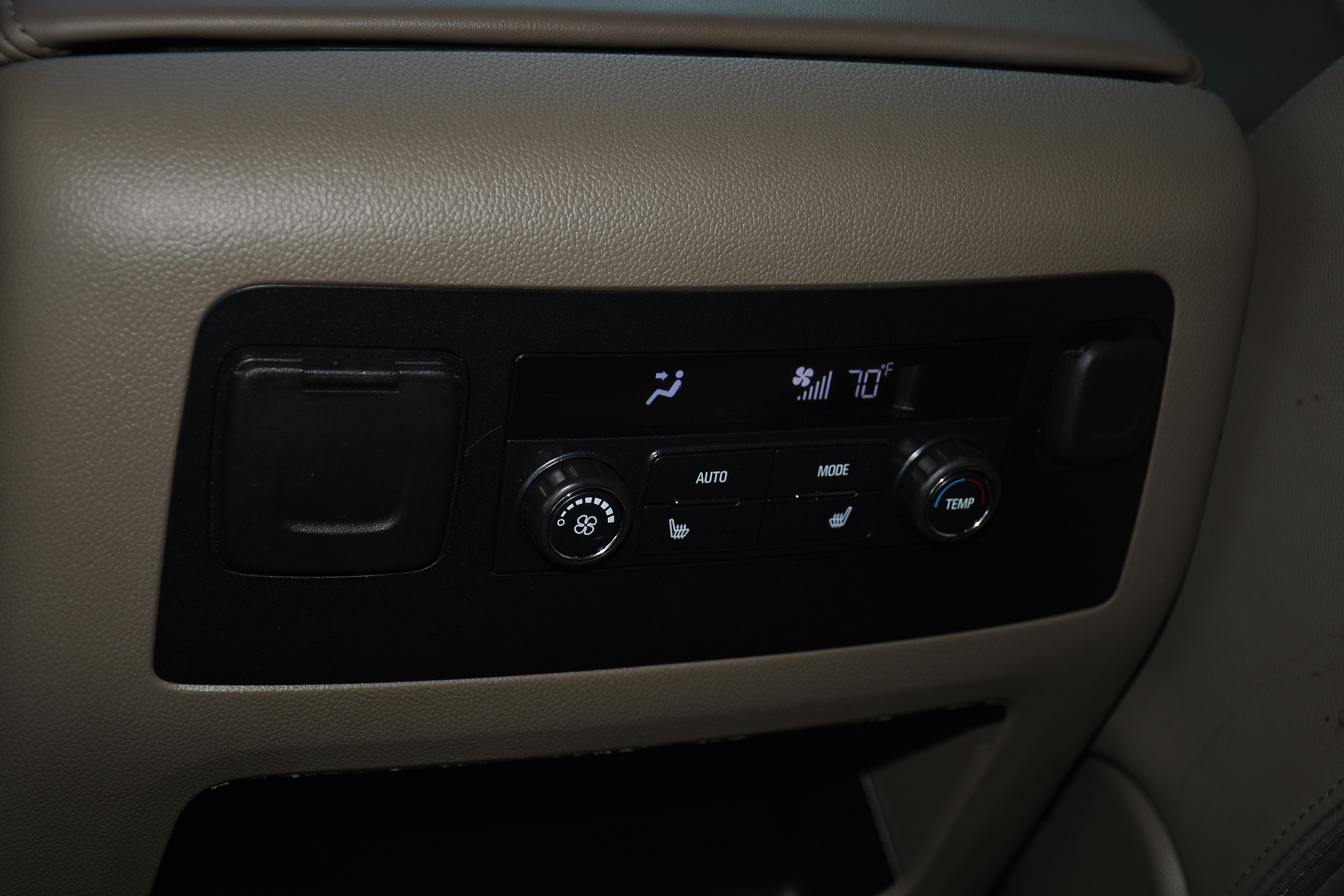 Used 2017 GMC Yukon SLT image 17