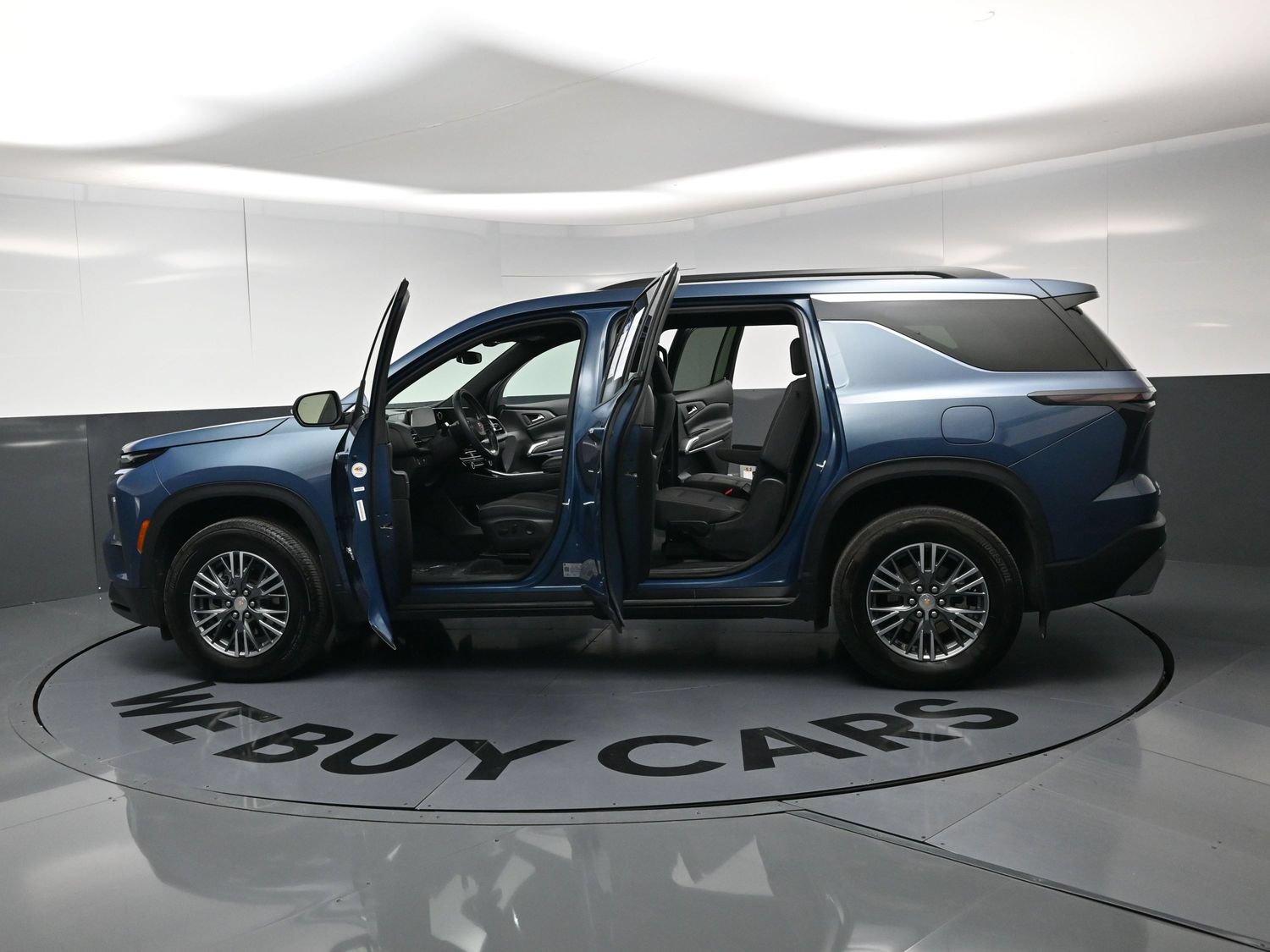Used 2025 Chevrolet Traverse LT FWD image 19