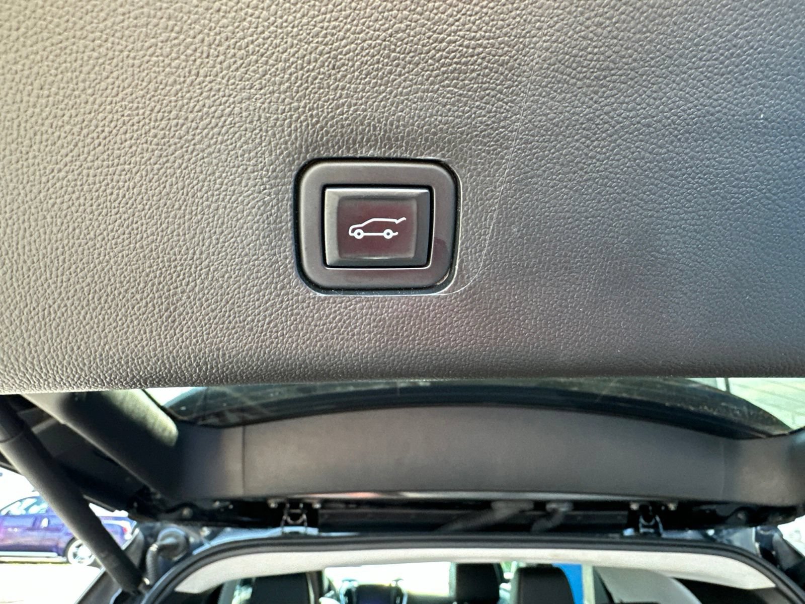 Used 2020 Chevrolet Traverse Premier w/ Redline Edition AWD/4WD image 12